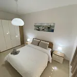 Rock Bay Apartment