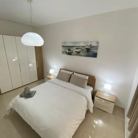 Rock Bay Apartment